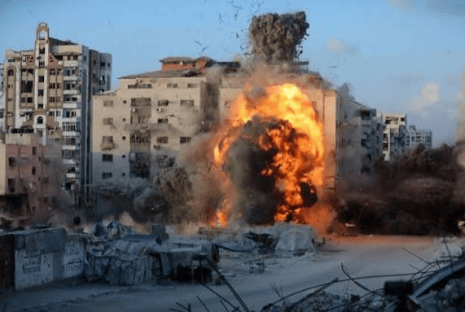 Israeli forces have carried out more than 131 airstrikes on densely populated areas and shelters housing displaced people over the past two days. (Photo: via QNN)